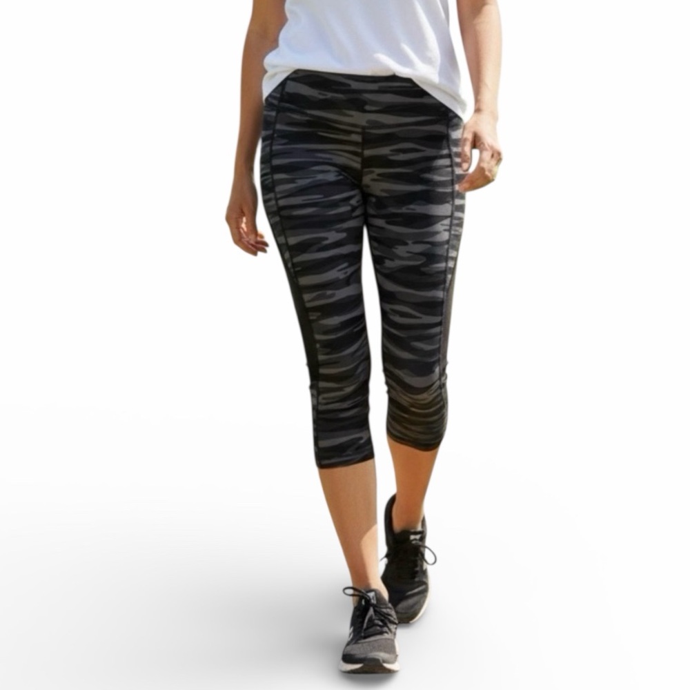 Old Navy Camouflage Compression Capri Leggings